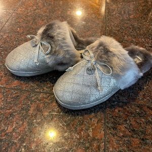 NIB MK Carter Slippers in glitter silver. Women’s size 5.
